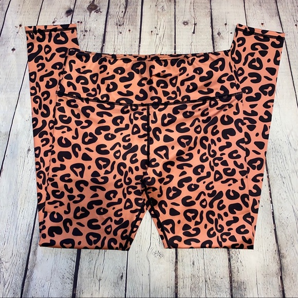 🍁 Isabel Leopard Print Workout Set 🍁 - Picture 5 of 14